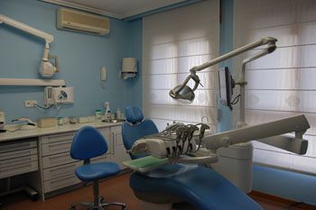 Clínica Dental Dr. Bienvenido Pérez Mombiela silla odontológica 
